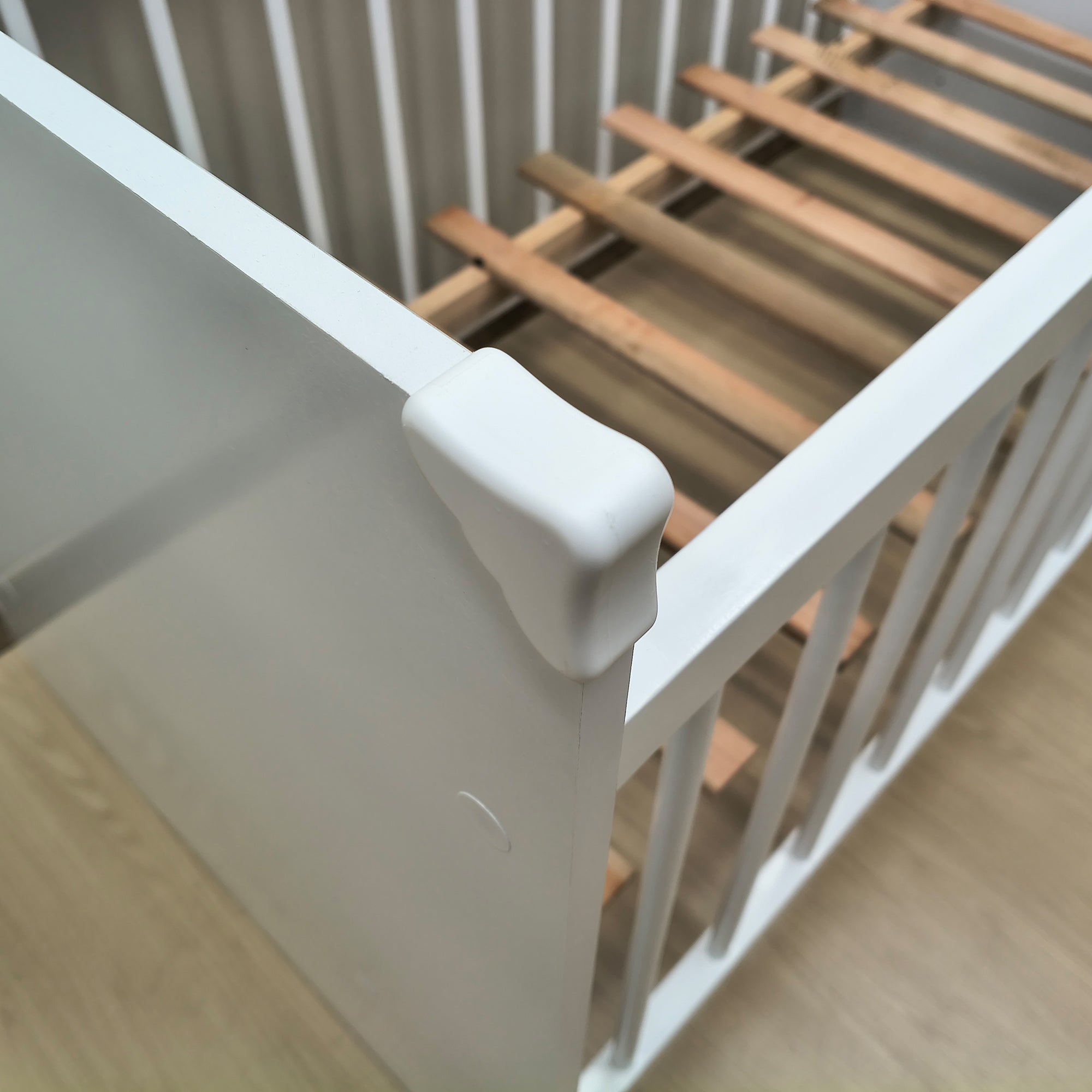 Cuna Para Bebé Jaén Blanca Con Altura Ajustable En MDP