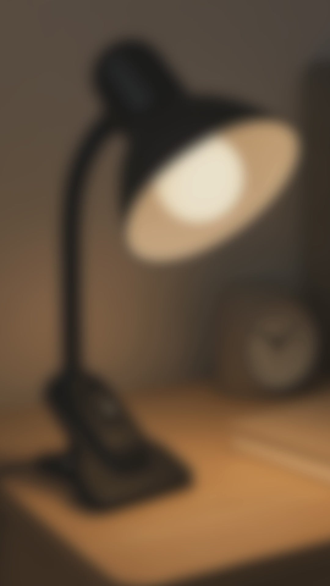 Cargar vídeo: Lampara De Escritorio Base Pequeña Pinza Negra