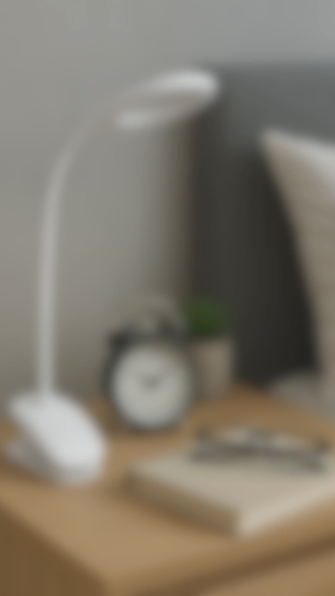 Cargar vídeo: Lámpara Decorativa de Mesa en Led Base pinza