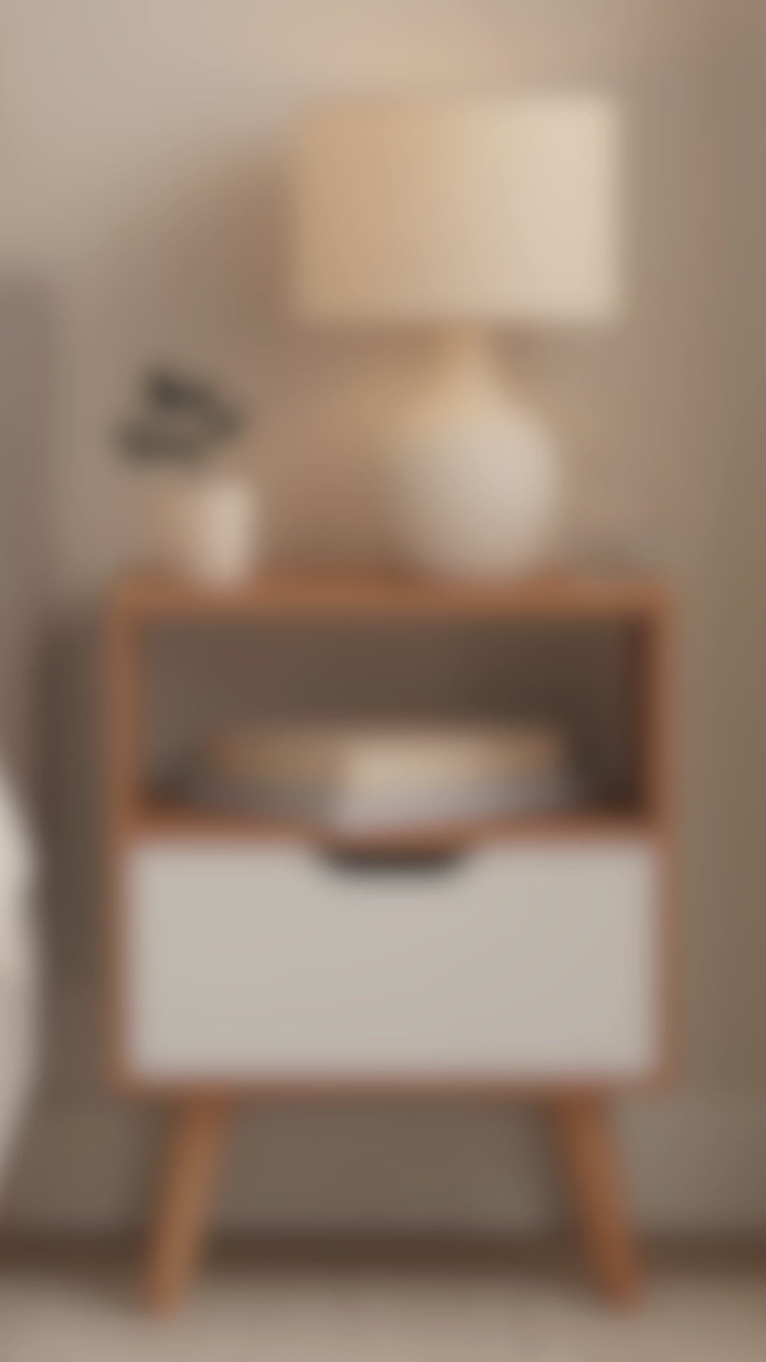 Cargar vídeo: Mesa De Noche Essen