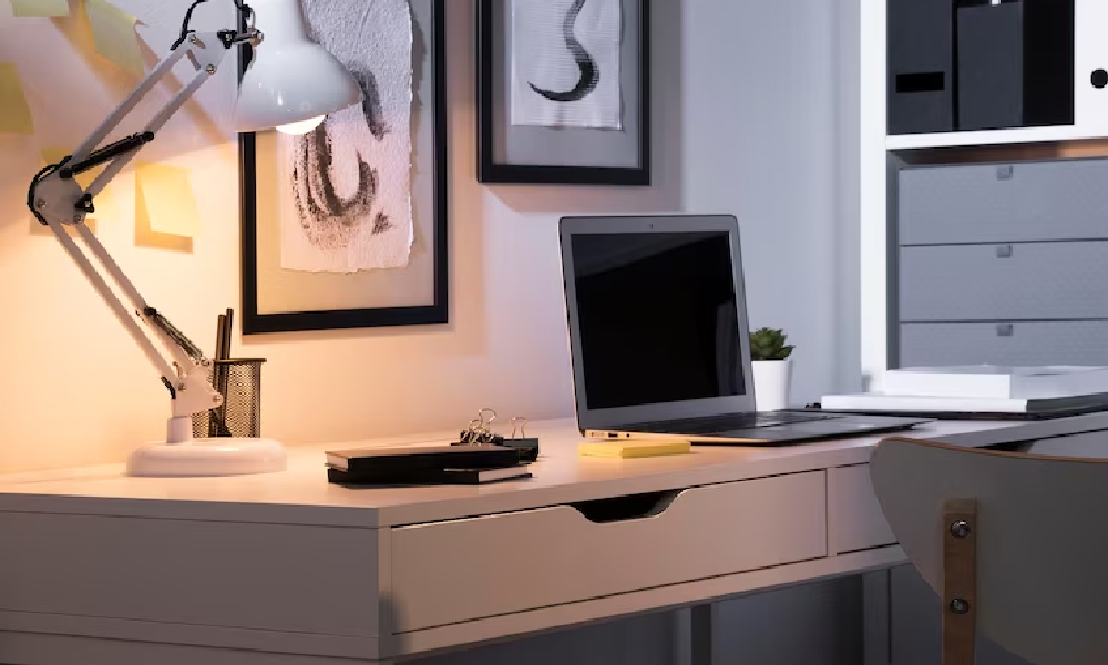 Mesa de estudio de aprendizaje minimalista, escritorio de computadora en  forma de L con estante, escritorio